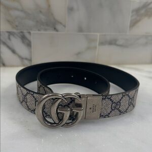 Reversible dark navy Gucci belt with nickel accent small